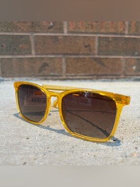 Eco Friendly - Peepers Yellow Frame Sunglasses 😎